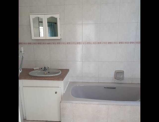2 BEDROOM FREEHOLD FOR SALE IN OAKDENE